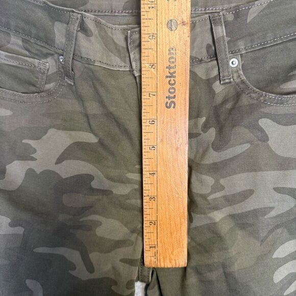 Levi's Women's Size 31 711 Skinny Green Camo Ankle Length Pants - Picture 4 of 10